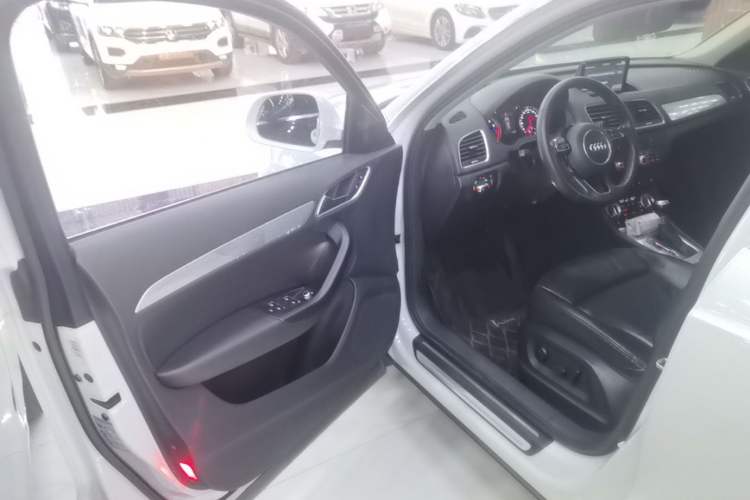 Used Audi Q3 2015 35 TFSI quattro Millionth Anniversary Edition Driver Seat
