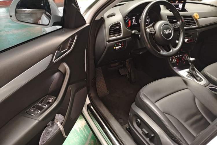 Used Audi Q3 2015 30 TFSI Ambition Edition Driver Seat