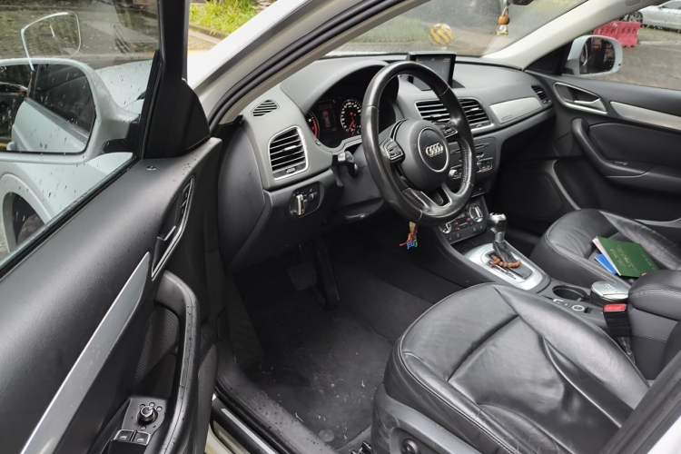 Used Audi Q3 2015 35 TFSI quattro Technology Edition Driver Seat