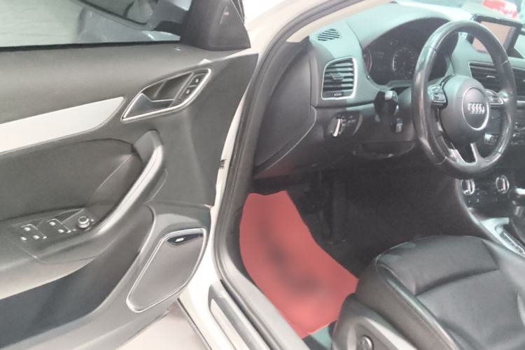 Used Audi Q3 2015 35 TFSI quattro Luxury Edition Driver Seat