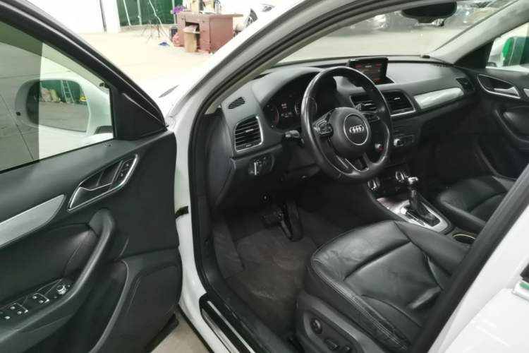 Used Audi Q3 2015 35 TFSI quattro Technology Edition Driver Seat