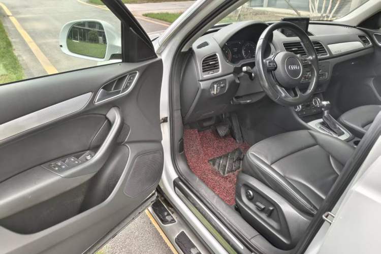 Used Audi Q3 2015 35 TFSI quattro Technology Edition Driver Seat