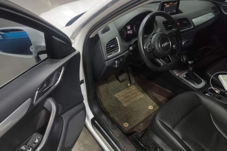 Used Audi Q3 2015 35 TFSI Comfort Model Driver Seat