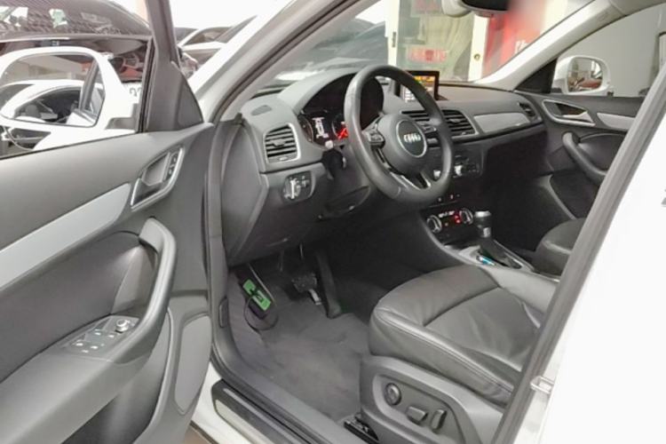 Used Audi Q3 2015 35 TFSI Comfort Model Driver Seat