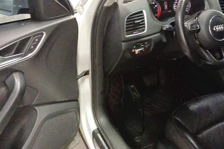 Used Audi Q3 2015 35 TFSI quattro Millionth Anniversary Edition Driver Seat