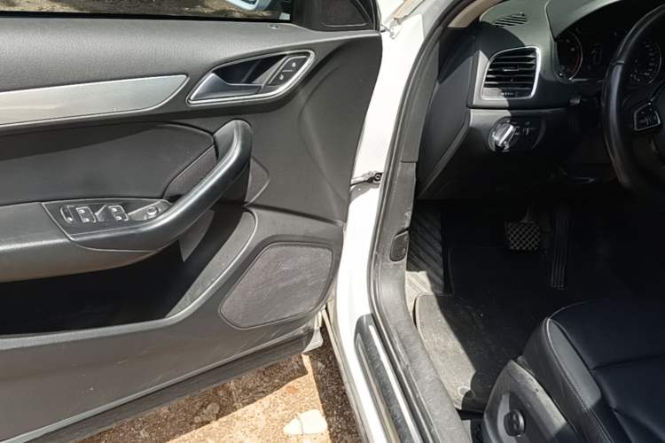 Used Audi Q3 2015 30 TFSI Ambition Edition Driver Seat