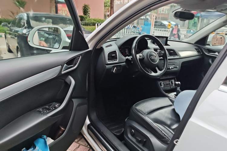 Used Audi Q3 2015 30 TFSI Comfort Model Driver Seat