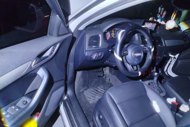Used Audi Q3 2015 30 TFSI Ambition Edition Driver Seat