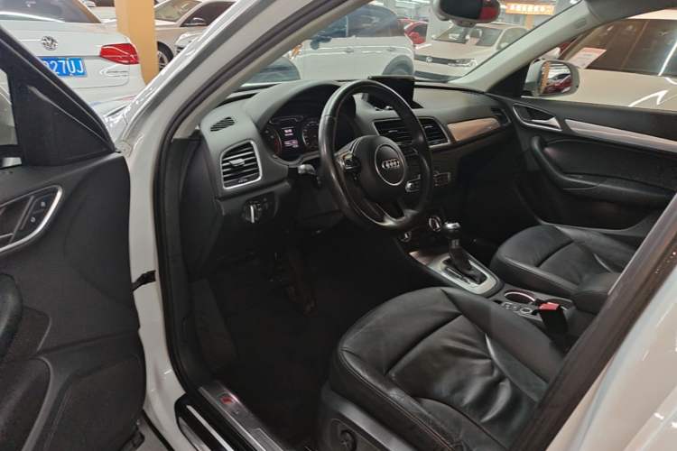 Used Audi Q3 2015 30 TFSI Comfort Model Driver Seat