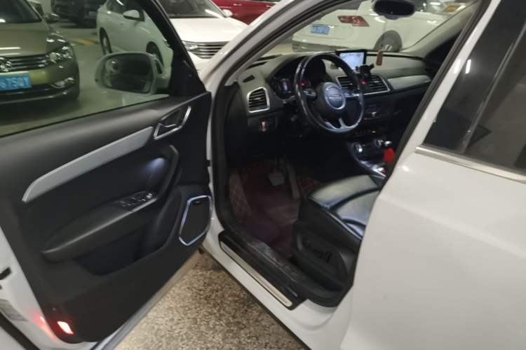 Used Audi Q3 2015 35 TFSI quattro Luxury Edition Driver Seat