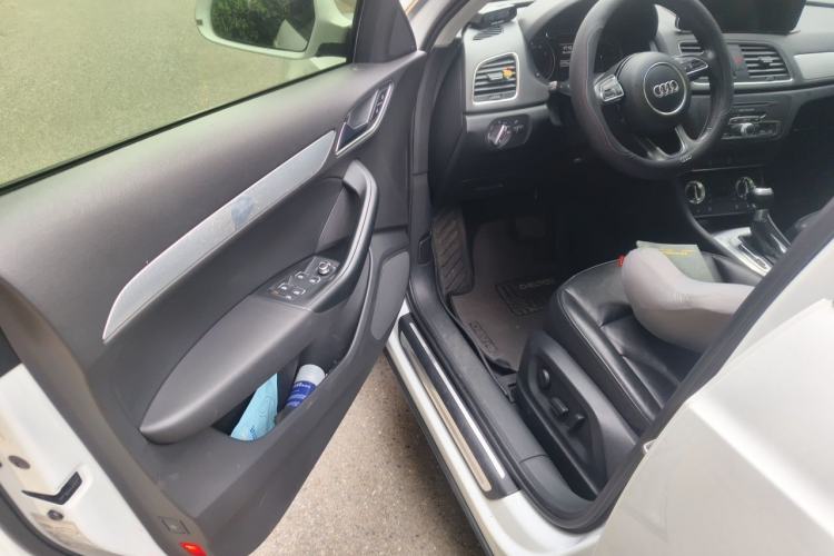 Used Audi Q3 2015 35 TFSI Ambition Edition Driver Seat