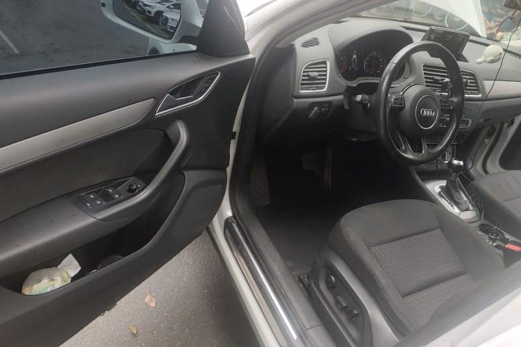 Used Audi Q3 2015 30 TFSI Ambition Edition Driver Seat
