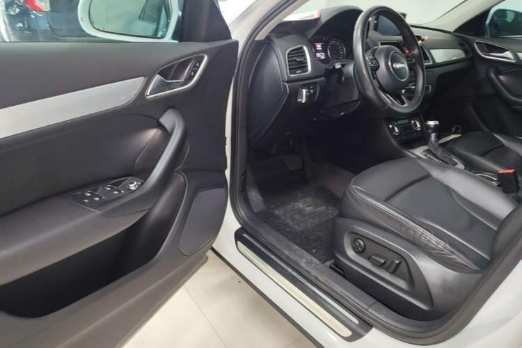 Used Audi Q3 2015 35 TFSI Comfort Model Driver Seat