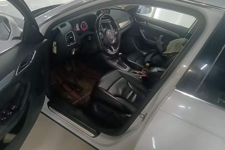 Used Audi Q3 2015 30 TFSI Comfort Model Driver Seat