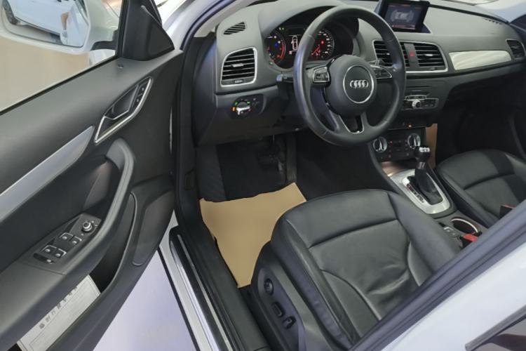Used Audi Q3 2015 35 TFSI Ambition Edition Driver Seat