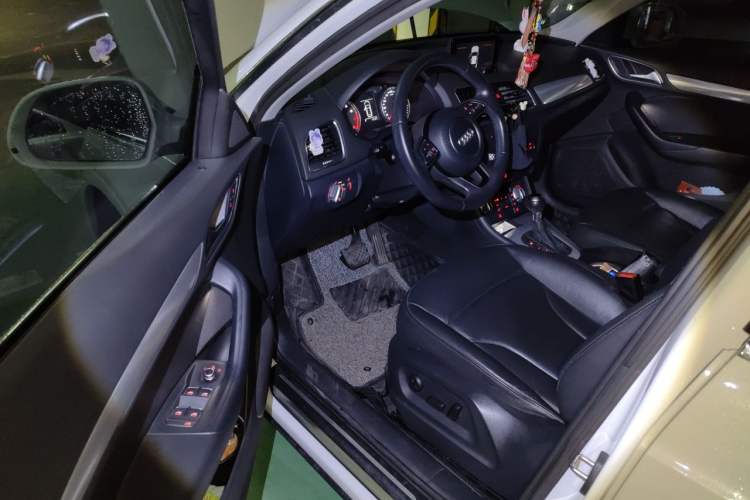 Used Audi Q3 2015 30 TFSI Comfort Model Driver Seat