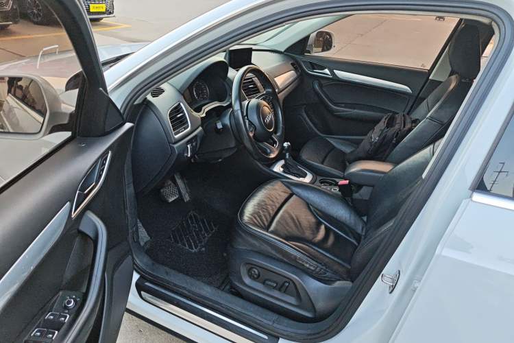 Used Audi Q3 2015 35 TFSI Comfort Model Driver Seat