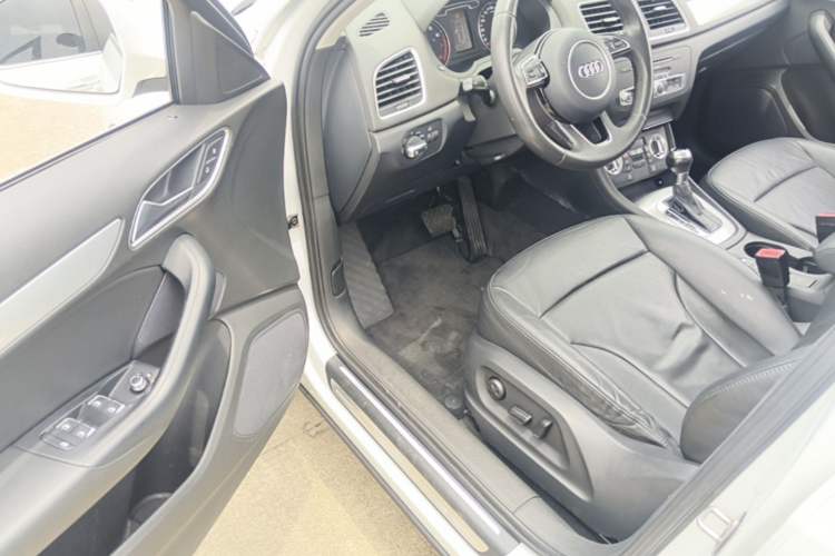 Used Audi Q3 2015 30 TFSI Comfort Model Driver Seat