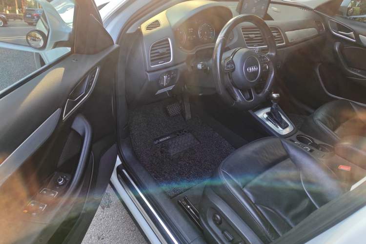 Used Audi Q3 2015 35 TFSI quattro Technology Edition Driver Seat
