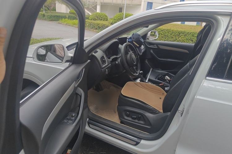 Used Audi Q3 2015 35 TFSI Comfort Model Driver Seat