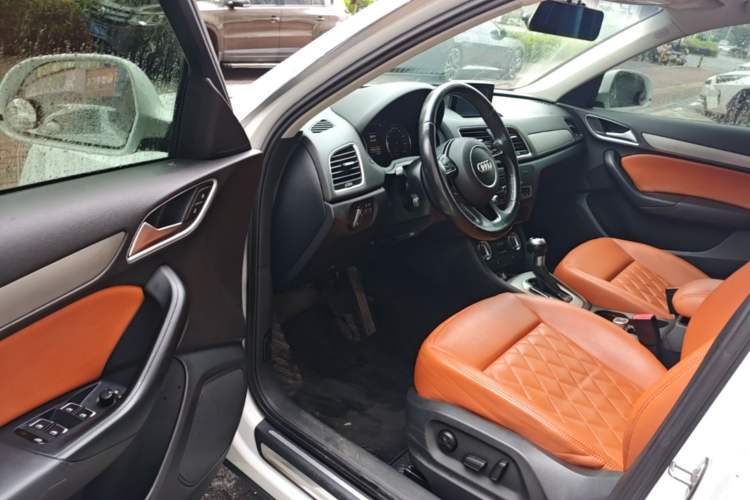 Used Audi Q3 2015 30 TFSI Ambition Edition Driver Seat