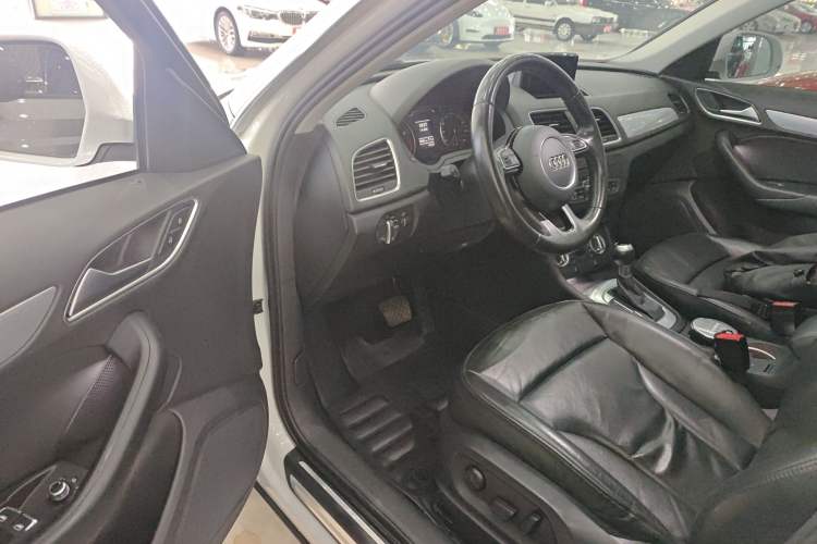 Used Audi Q3 2015 30 TFSI Comfort Model Driver Seat