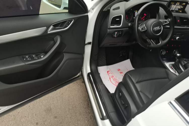 Used Audi Q3 2015 35 TFSI quattro Technology Edition Driver Seat