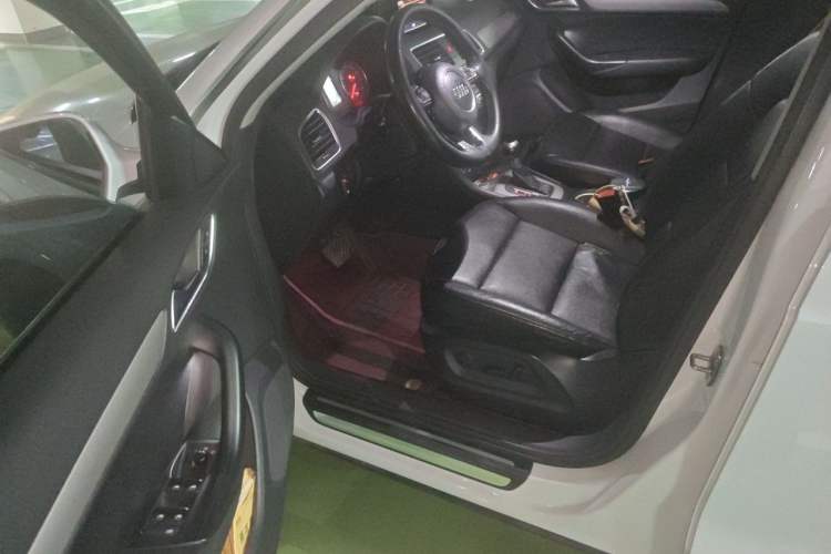 Used Audi Q3 2015 30 TFSI Ambition Edition Driver Seat