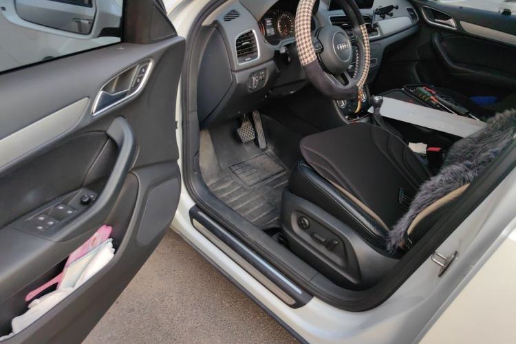 Used Audi Q3 2015 30 TFSI Ambition Edition Driver Seat