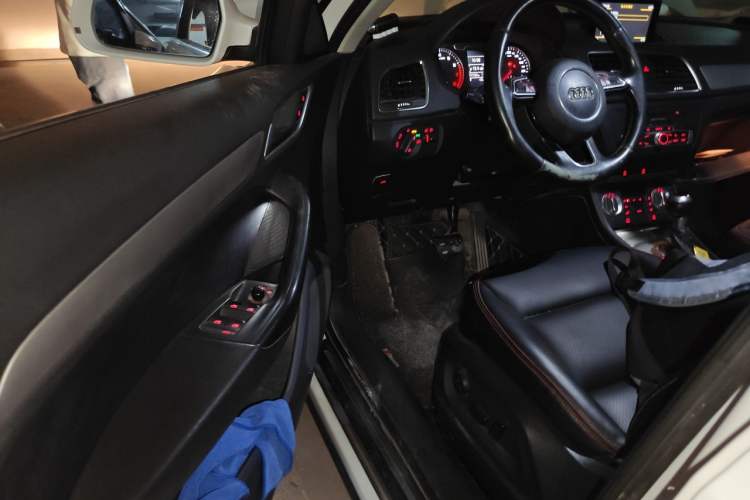 Used Audi Q3 2015 30 TFSI Ambition Edition Driver Seat