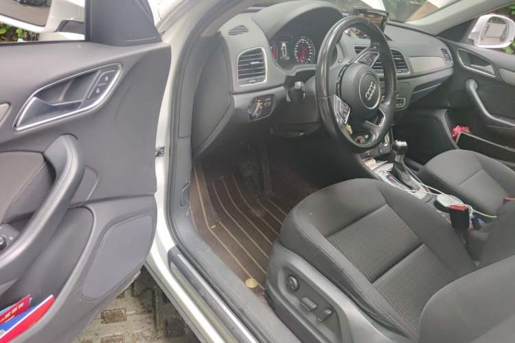 Used Audi Q3 2015 30 TFSI Ambition Edition Driver Seat