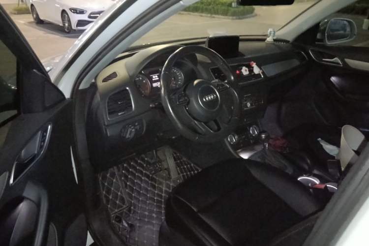 Used Audi Q3 2015 35 TFSI Millionth Anniversary Comfort Model Driver Seat