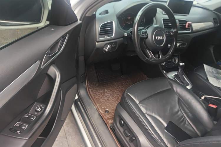 Used Audi Q3 2015 35 TFSI quattro Technology Edition Driver Seat