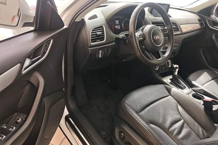 Used Audi Q3 2015 30 TFSI Comfort Model Driver Seat