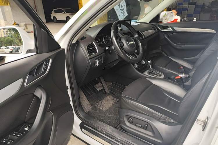 Used Audi Q3 2015 35 TFSI Comfort Model Driver Seat