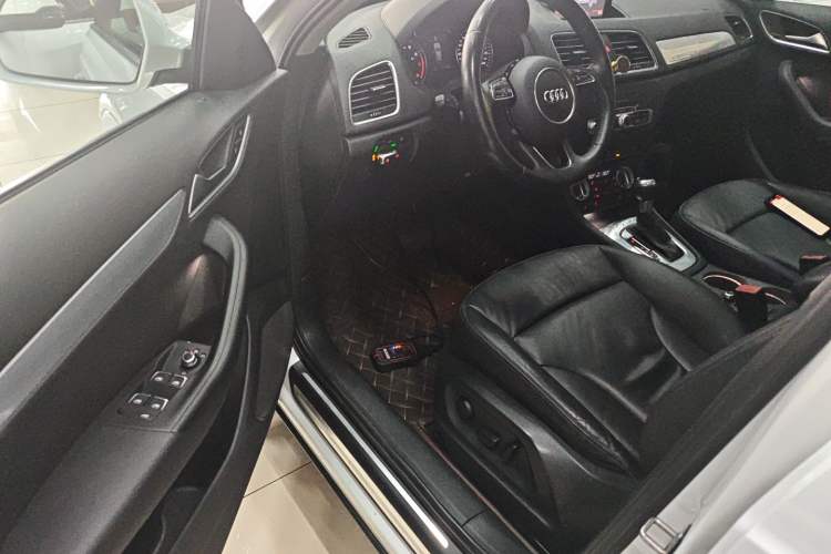 Used Audi Q3 2015 35 TFSI quattro Millionth Anniversary Edition Driver Seat