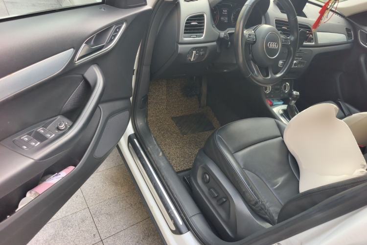 Used Audi Q3 2015 35 TFSI Comfort Model Driver Seat