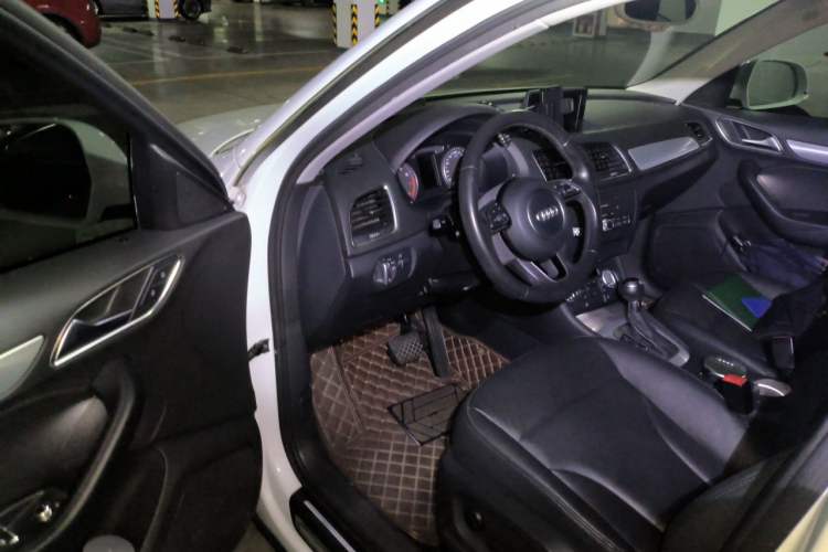 Used Audi Q3 2015 30 TFSI Comfort Model Driver Seat