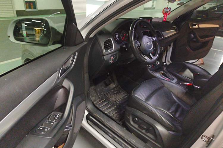 Used Audi Q3 2015 35 TFSI Comfort Model Driver Seat