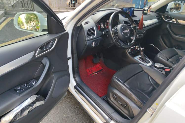 Used Audi Q3 2015 35 TFSI Ambition Edition Driver Seat
