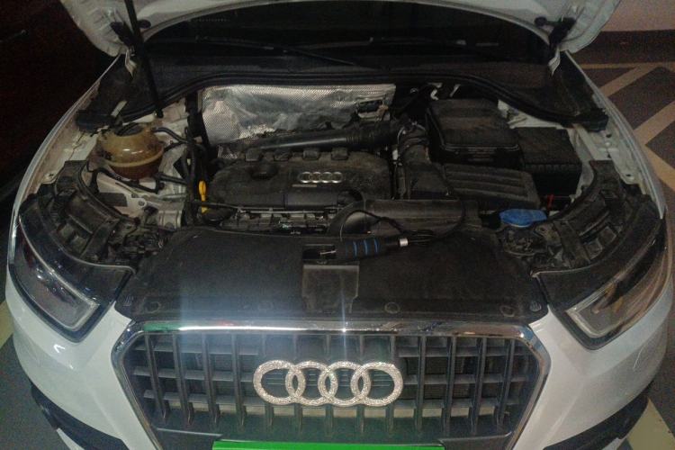 Used Audi Q3 2015 35 TFSI Comfort Model Engine Bay