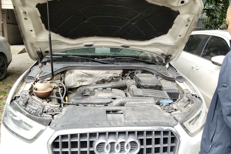 Used Audi Q3 2015 35 TFSI Comfort Model Engine Bay