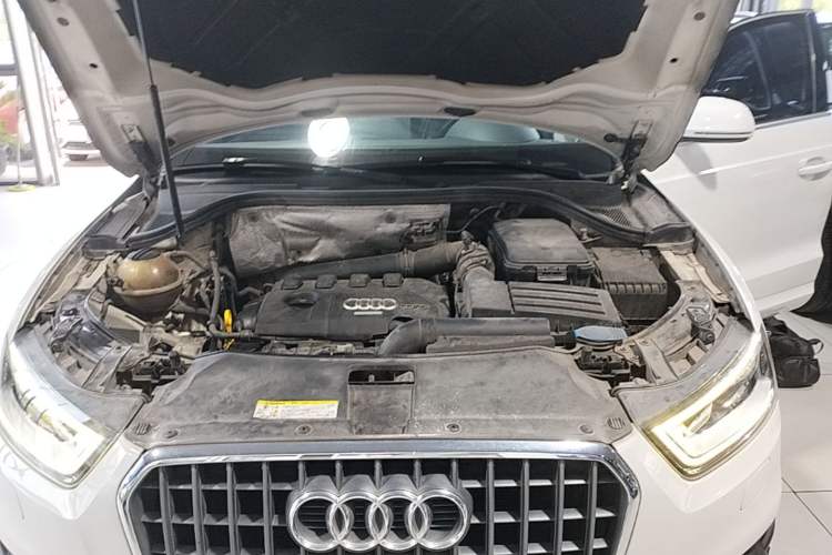 Used Audi Q3 2015 35 TFSI Comfort Model Engine Bay