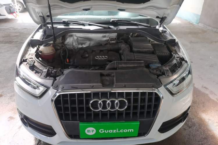 Used Audi Q3 2015 35 TFSI Comfort Model Engine Bay