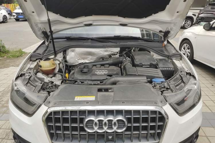 Used Audi Q3 2015 35 TFSI Ambition Edition Engine Bay