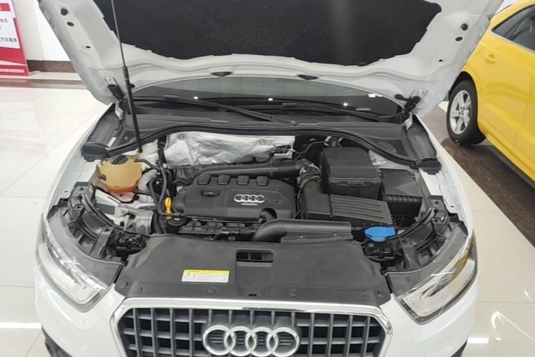Used Audi Q3 2015 35 TFSI Comfort Model Engine Bay
