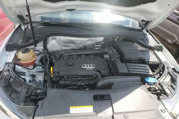 Used Audi Q3 2015 35 TFSI Comfort Model Engine Bay