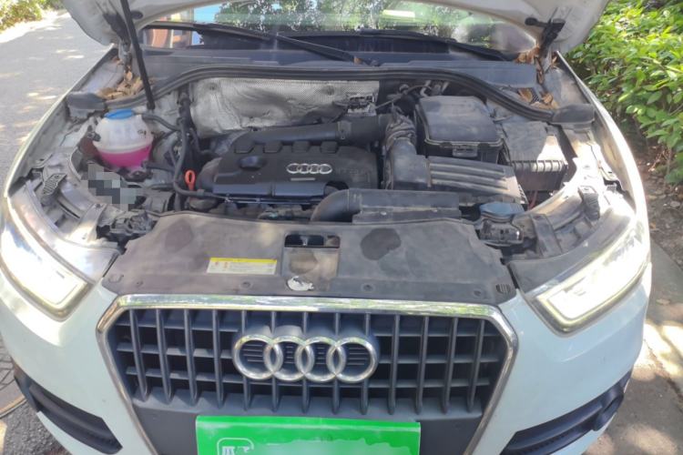 Used Audi Q3 2015 35 TFSI Comfort Model Engine Bay