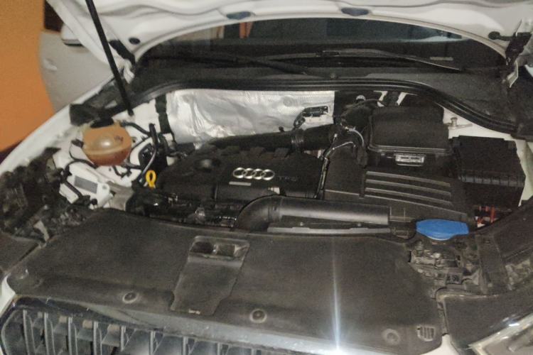Used Audi Q3 2015 35 TFSI Comfort Model Engine Bay