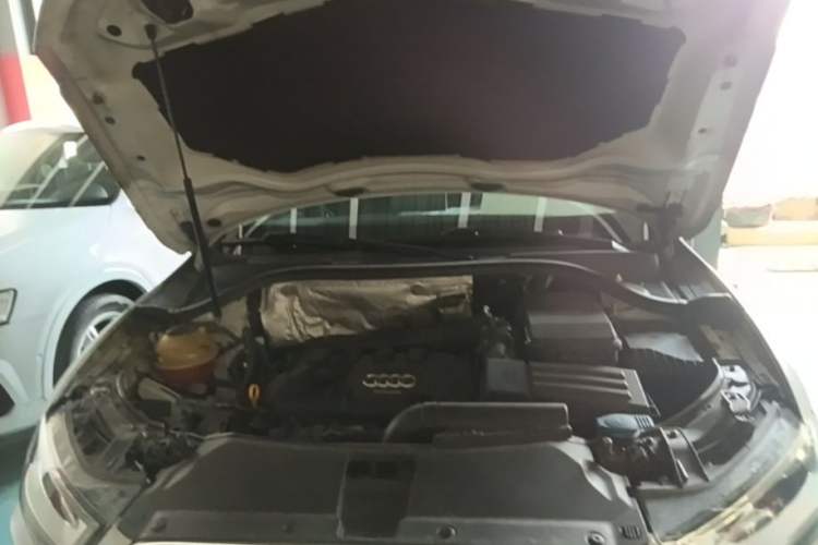 Used Audi Q3 2015 35 TFSI Comfort Model Engine Bay